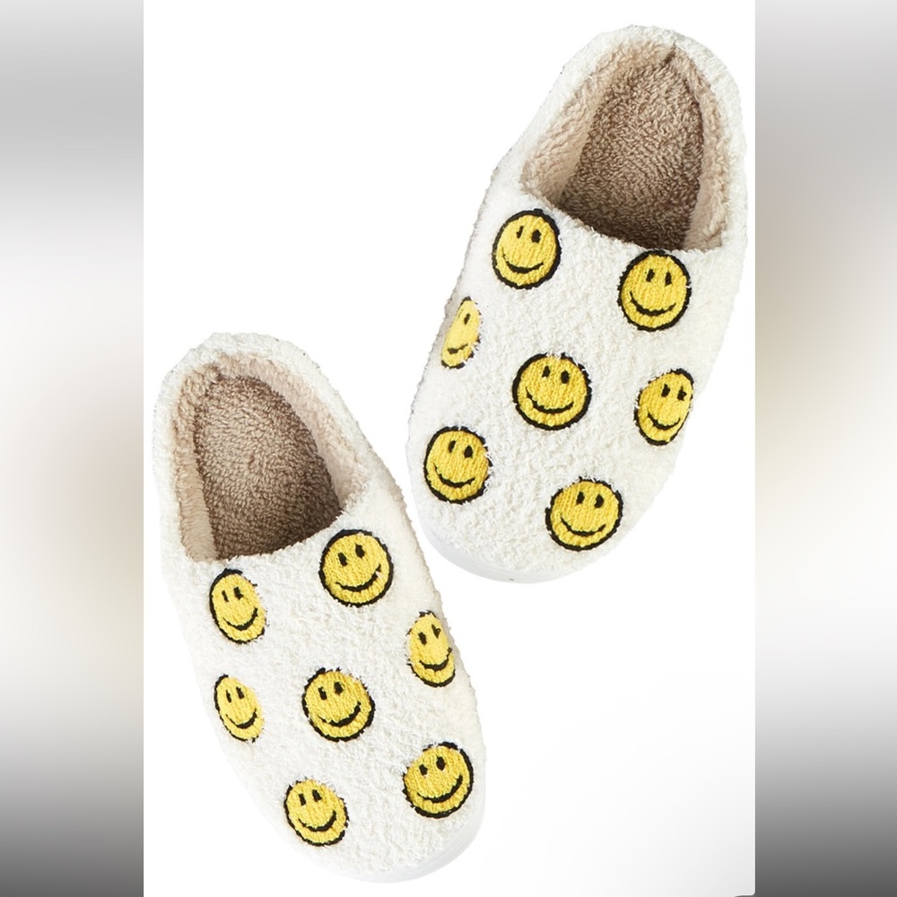 🎈Comfort Trendz Fuzzy Slippers, Black Happy Face, Various Sizes, NWT